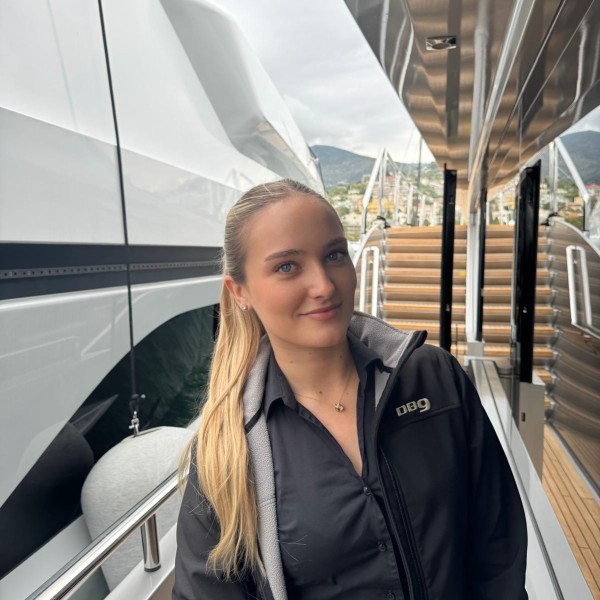 3rd stewardess: Grace Cameron