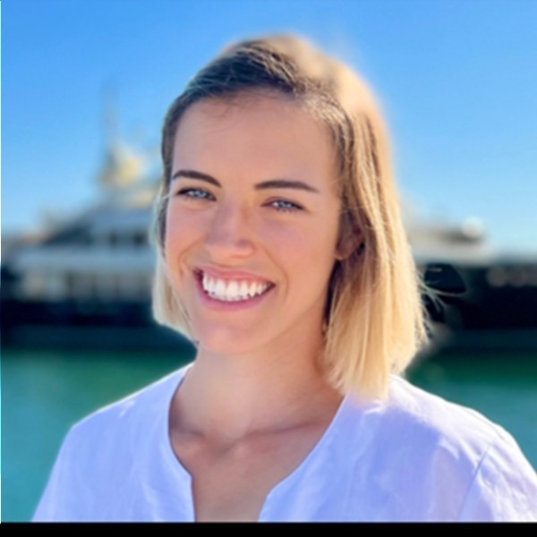 STEWARDESS: Morgane MULLER STEWARDESS: Morgane MULLER