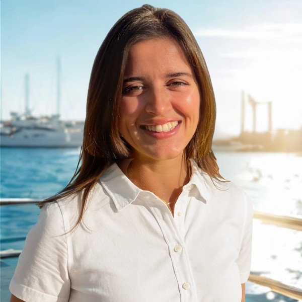 STEWARDESS: Mahée Bouzignac STEWARDESS: Mahée Bouzignac