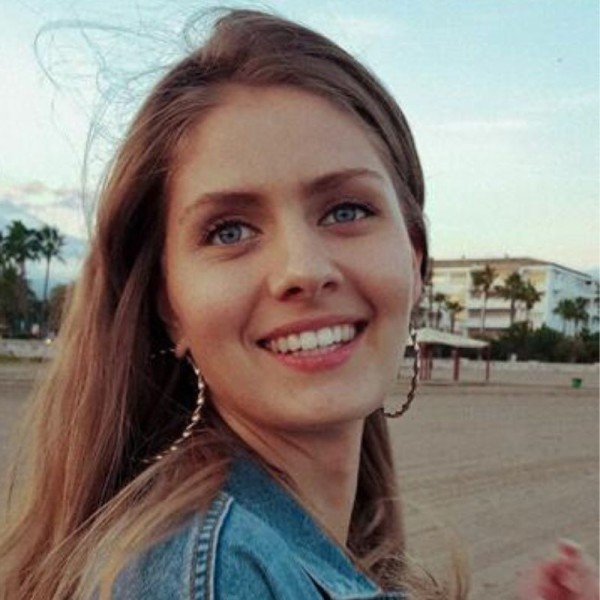 Stewardess: Lise Martin-Wagner Stewardess: Lise Martin-Wagner