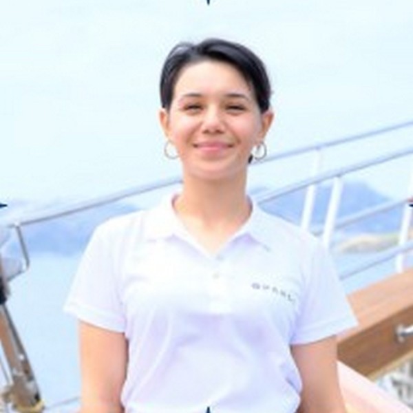 Stewardess: Buse Sevik Stewardess: Buse Sevik