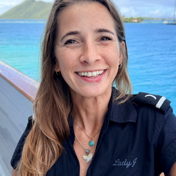 3rd Stewardess: Dominique Gonggryp