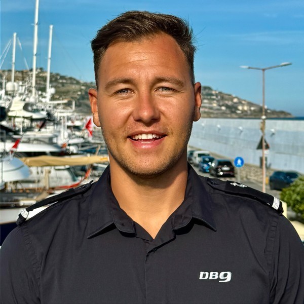 Deckhand: Michael Duvenage